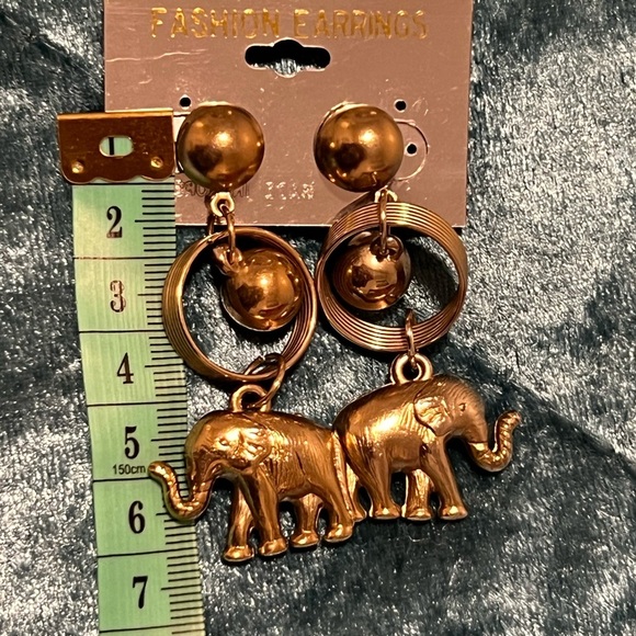 VINTAGE fashion jewelry/elephant earrings - Picture 6 of 7